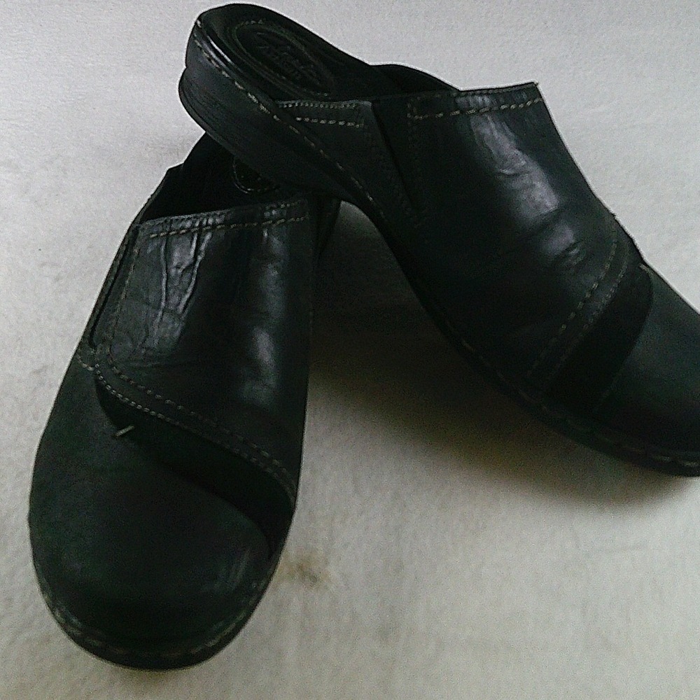 Clarks Artisan Black Leather Mules Clogsโ Slip On Shoes Womens 9M 68506